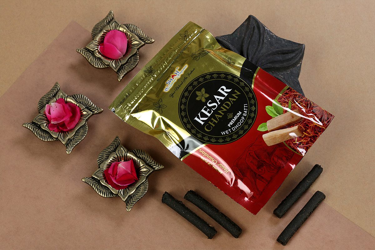 Kesar Chandan Gila Dhoop Zipper 20 Sticks - Image 1
